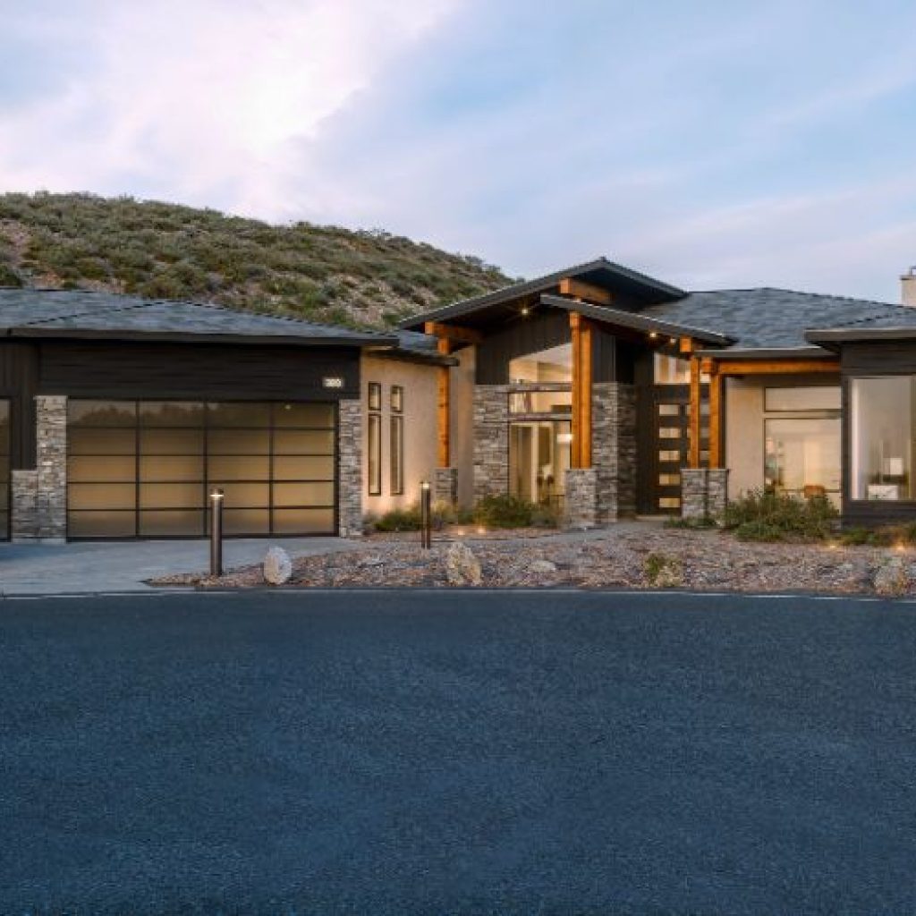 323-Wanda-Rd-001 323 Wanda Rd Ext